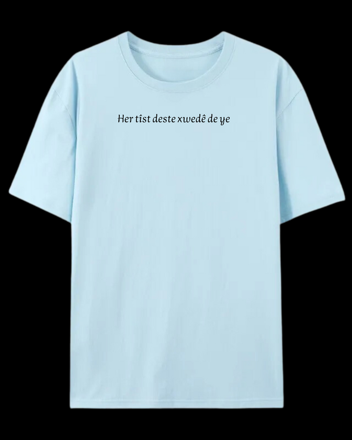 Her tîst deste xwedê de ye T-Shirt